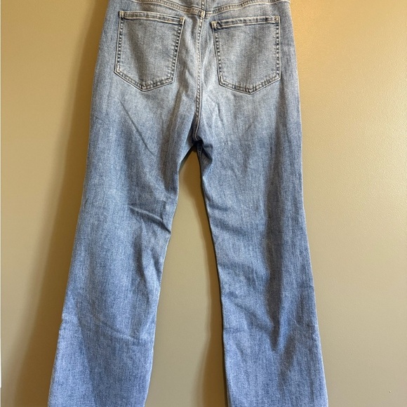 90’s bootcut American eagle medium wash wide leg Jeans
Size 6 - Picture 7 of 9